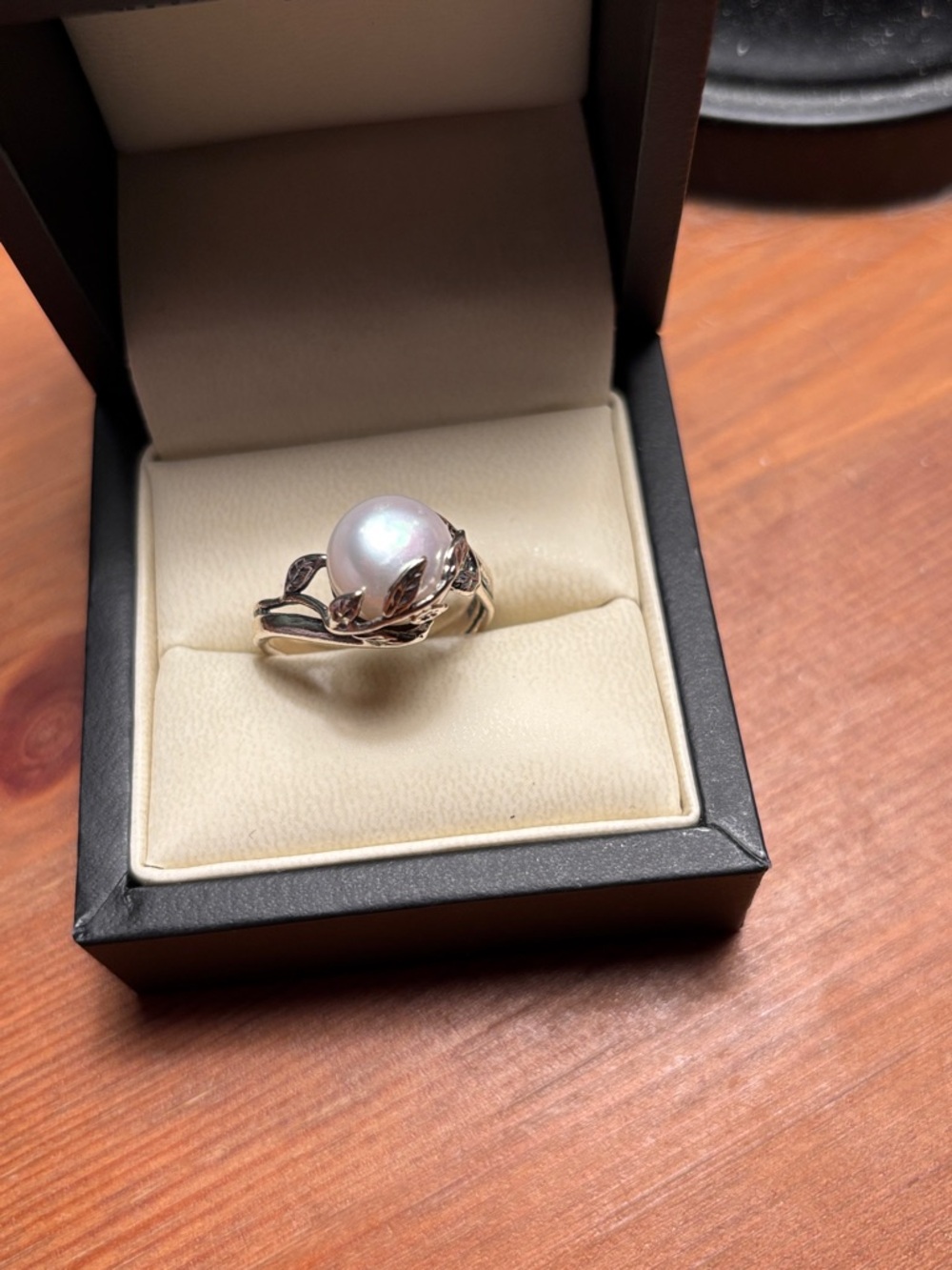 Or Paz White Pearl Ring with Silver Leaf Band